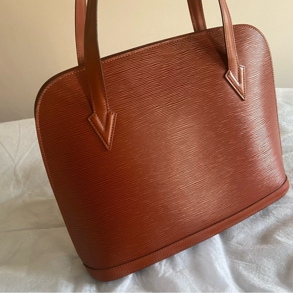 100% Louis Vuitton Kenyan Fawn (Brown) Epi Leather Lussac - Picture 6 of 14